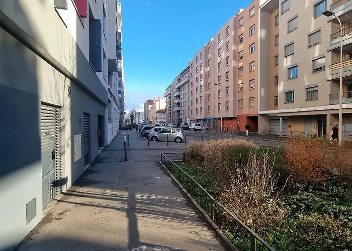 Lyon Montchat Villeurbanne Studio Refait A Neuf Climatise Et Parking Prive