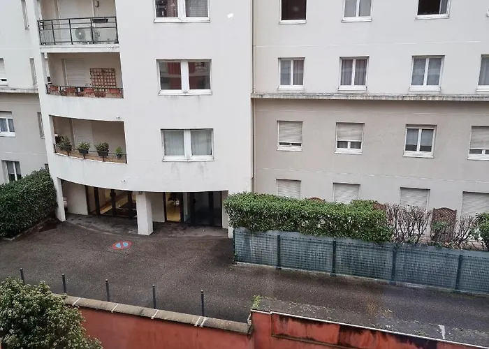 Lyon Montchat Villeurbanne Studio Refait A Neuf Climatise Et Parking Prive